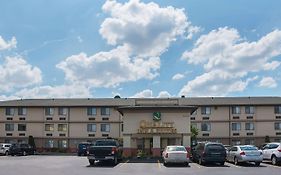 Quality Inn & Suites Detroit Metro Airport